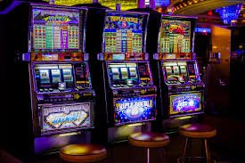 Tampilan permainan Casino Hold'em di layar mobile